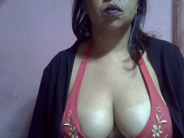 bigass-tits live cam on BongaCams