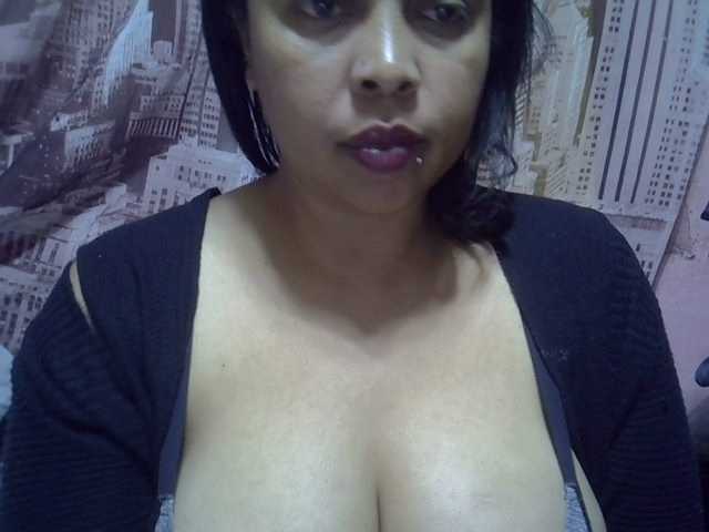 bigass-tits live cam on BongaCams