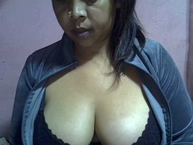 bigass-tits live cam on BongaCams