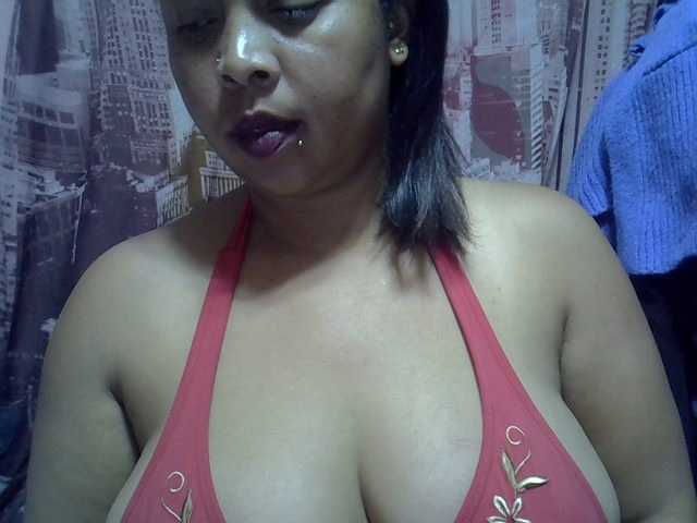 bigass-tits live cam on BongaCams
