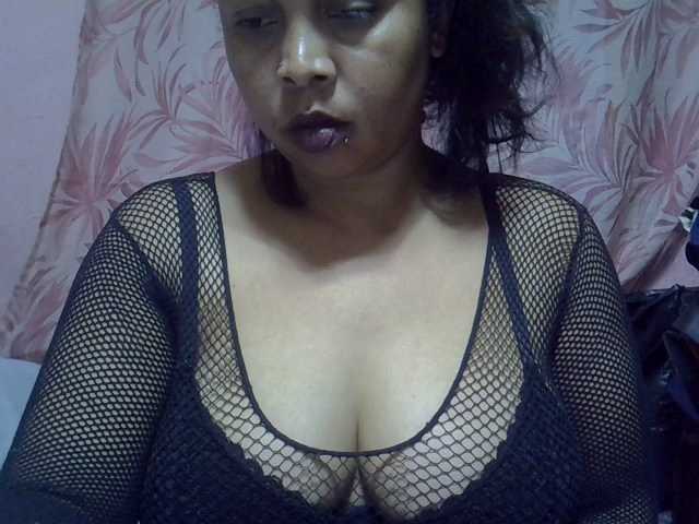 bigass-tits live cam on BongaCams