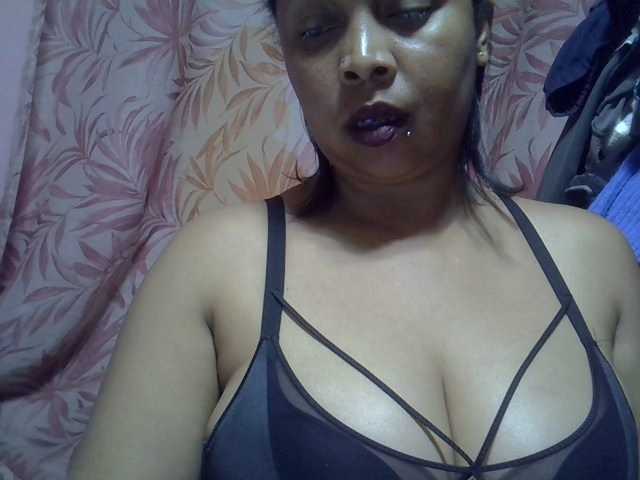 bigass-tits live cam on BongaCams