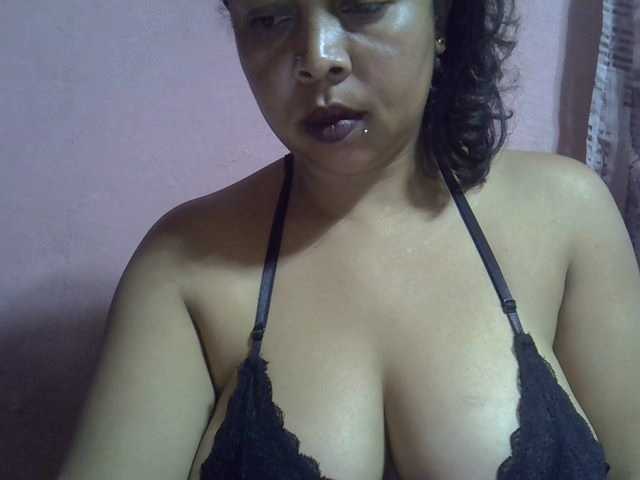 bigass-tits live cam on BongaCams