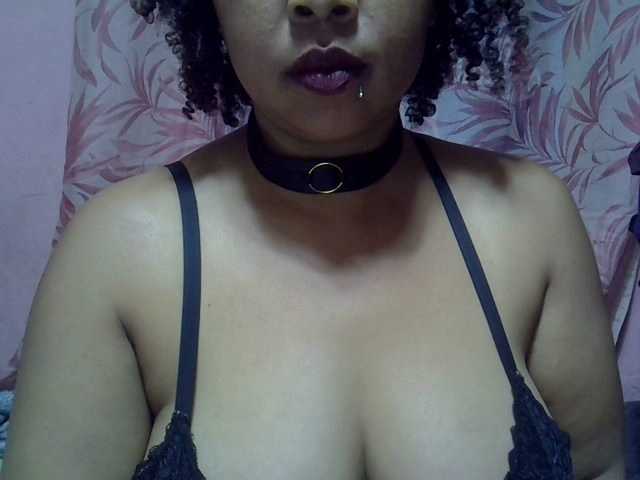 bigass-tits vous attend pour discuter, flirter et plus sur bongacams