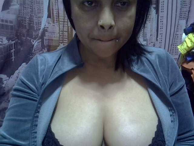 bigass-tits live cam preview