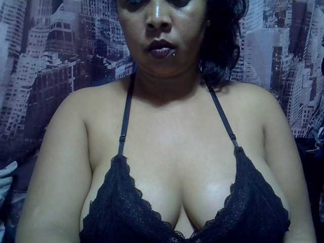 bigass-tits live cam on BongaCams