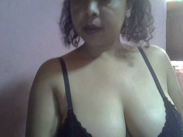 bigass-tits live cam on BongaCams
