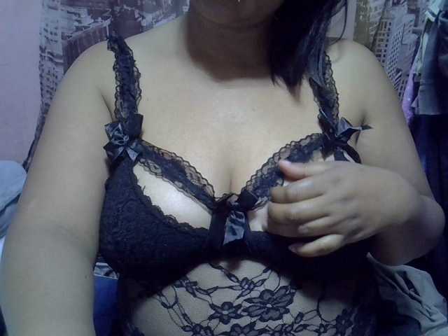 bigass-tits live cam on BongaCams
