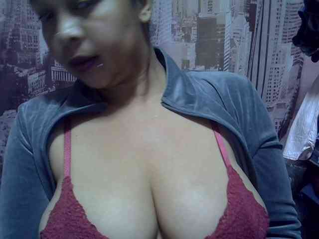 bigass-tits Live Webcam on BongaCams