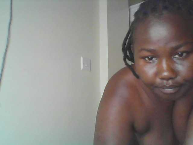 le modèle yummytities est en webcam porno dans un show sur le site bongacams, il possède les tags suivants: Ebony,Brunette,Trimmed