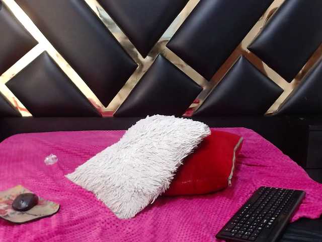 AprilyCrystal live cam on BongaCams