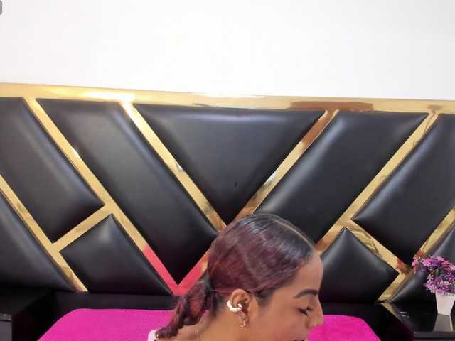 AprilyCrystal live cam on BongaCams