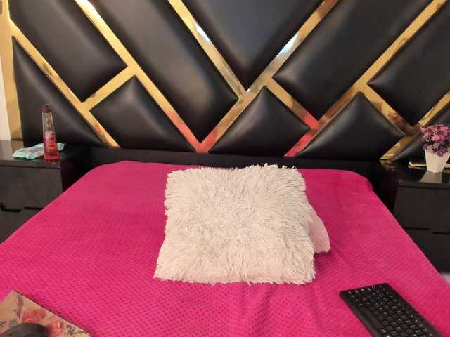 AprilyCrystal live cam on BongaCams