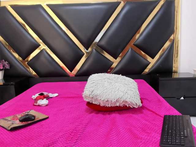 AprilyCrystal live webcam show