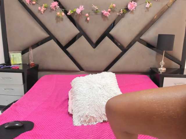 AprilyCrystal live cam on BongaCams