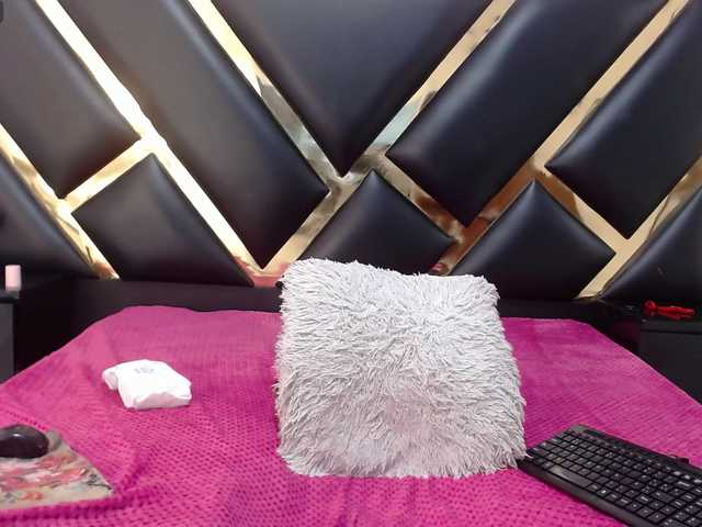 AprilyCrystal cam en directo en BongaCams