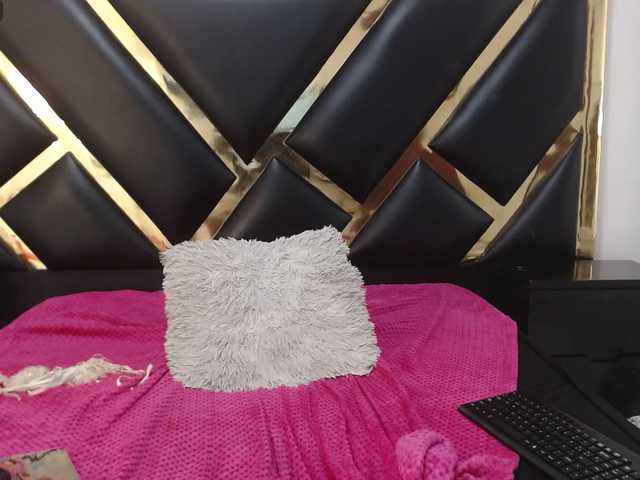 AprilyCrystal live cam on BongaCams
