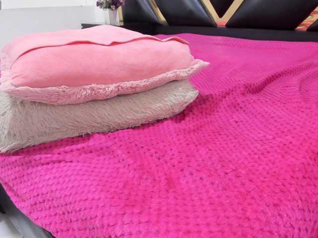 AprilyCrystal live cam preview
