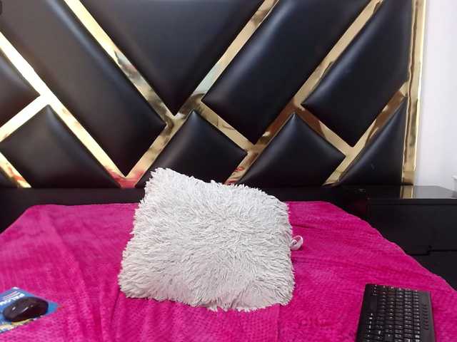 AprilyCrystal live cam on BongaCams