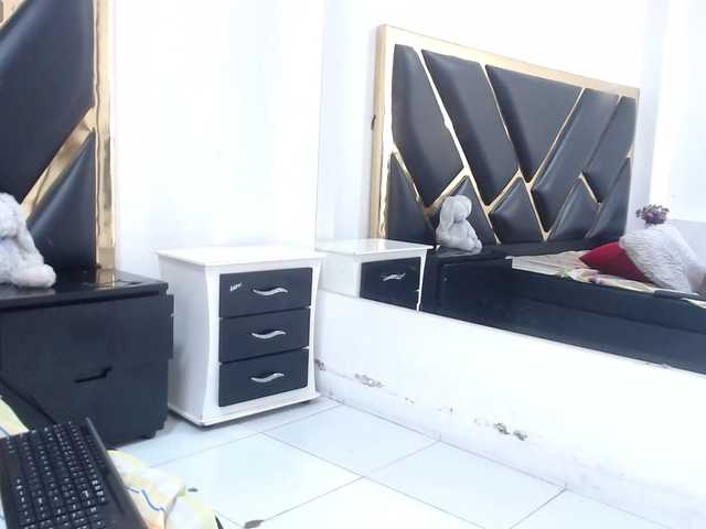 AprilyCrystal live cam on BongaCams