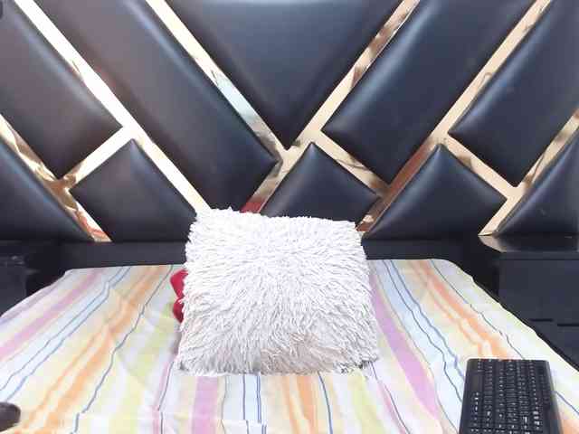 AprilyCrystal webcam