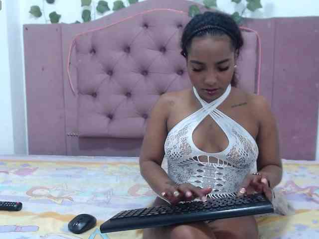 AprilyCrystal webcam