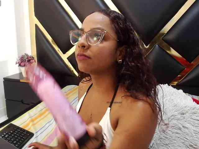 AprilyCrystal webcam