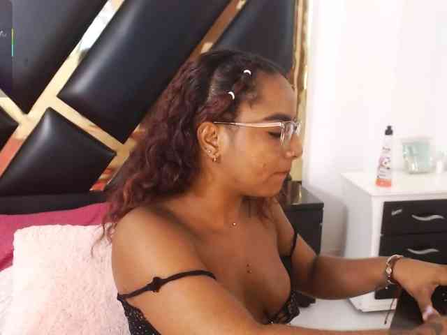 AprilyCrystal webcam