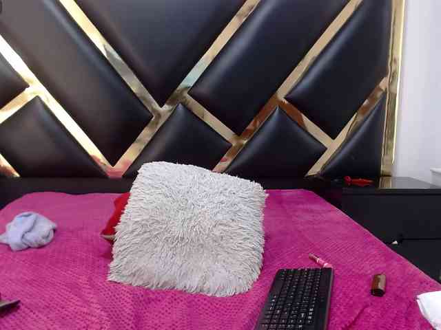 AprilyCrystal webcam