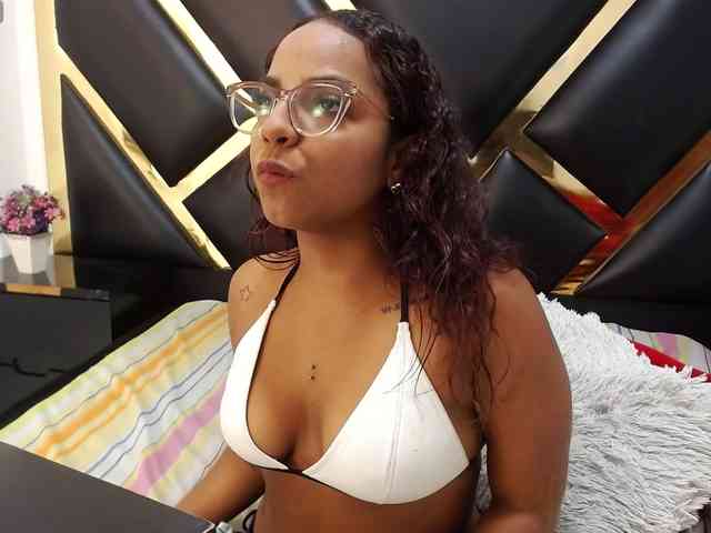 AprilyCrystal Live Webcam on BongaCams