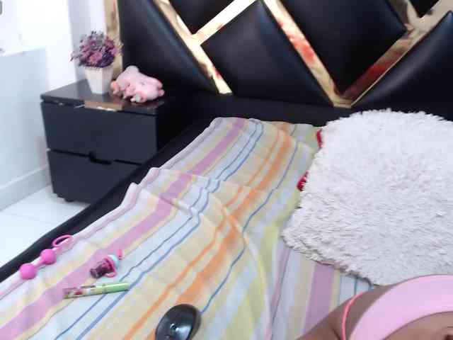 AprilyCrystal Live Webcam on BongaCams