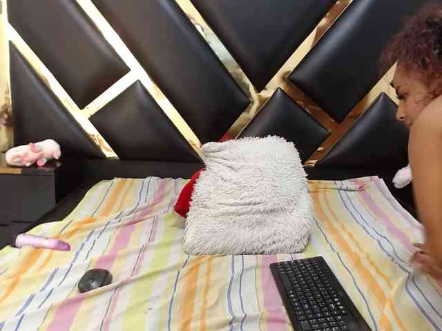 AprilyCrystal webcam