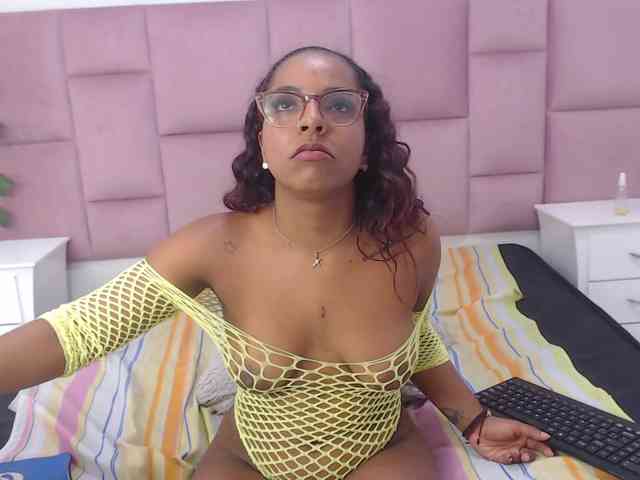 AprilyCrystal webcam