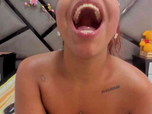 AprilyCrystal webcam