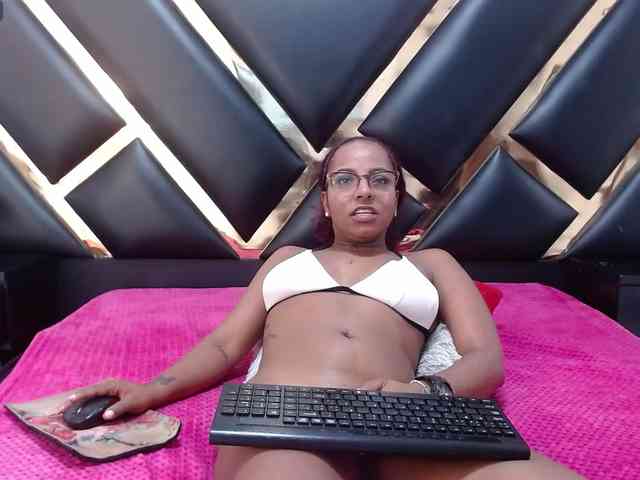 AprilyCrystal webcam