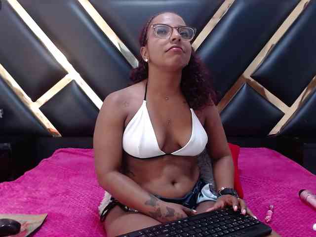 AprilyCrystal webcam