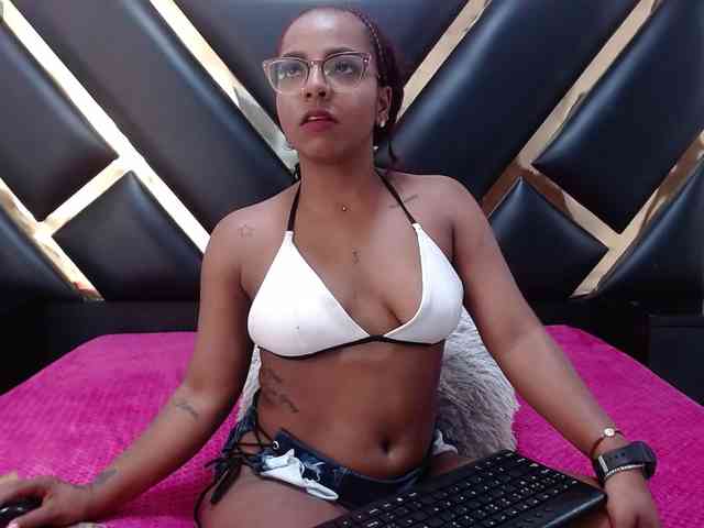AprilyCrystal webcam