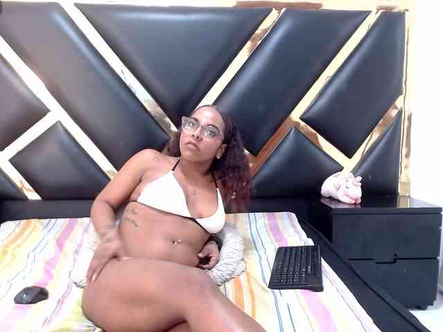 AprilyCrystal webcam