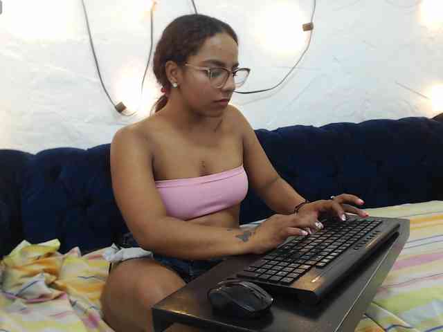 AprilyCrystal webcam
