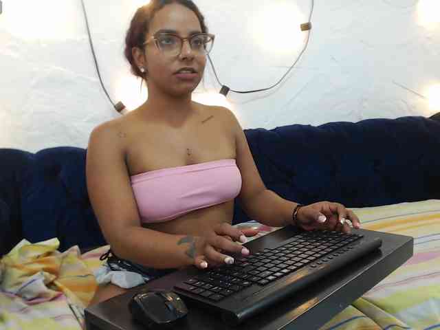AprilyCrystal webcam
