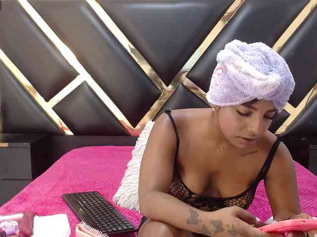 AprilyCrystal webcam