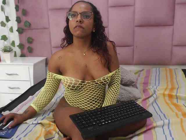 AprilyCrystal webcam