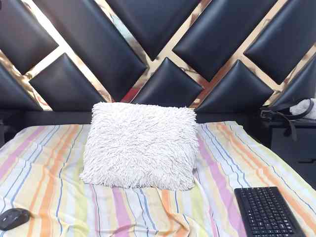 AprilyCrystal webcam