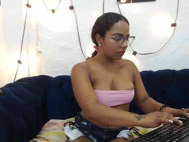 AprilyCrystal webcam