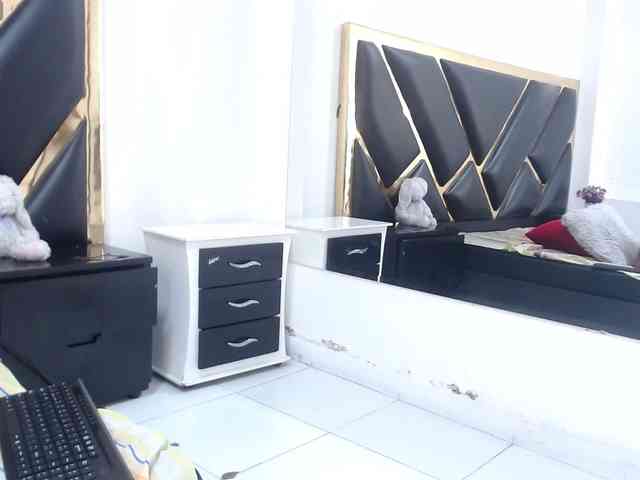 AprilyCrystal webcam