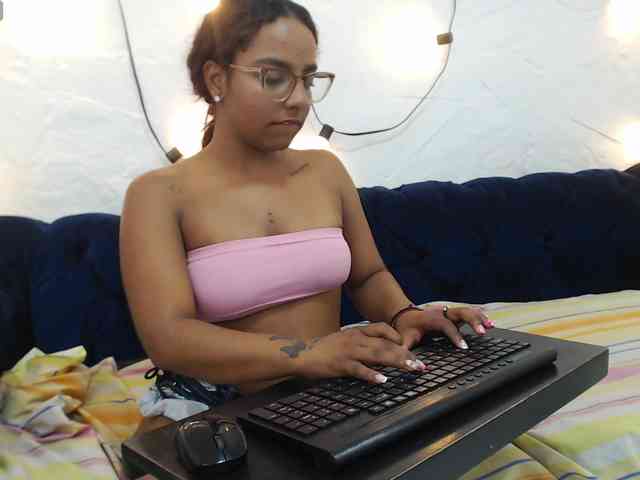 AprilyCrystal webcam