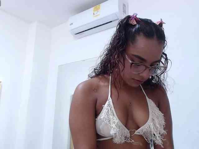 AprilyCrystal webcam