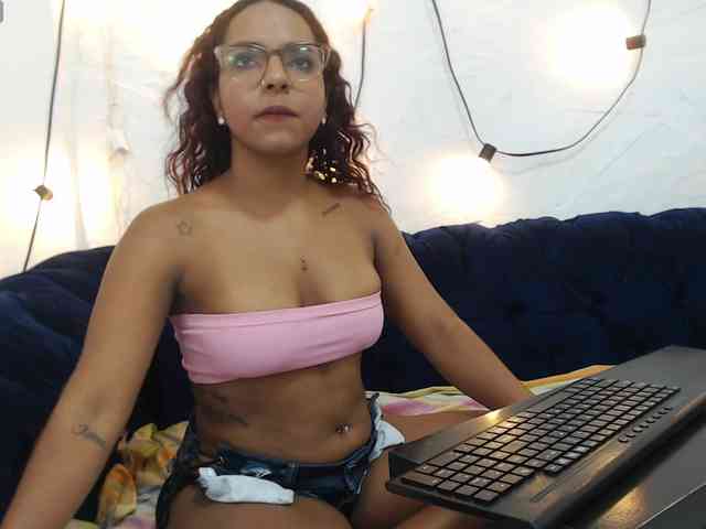 AprilyCrystal webcam