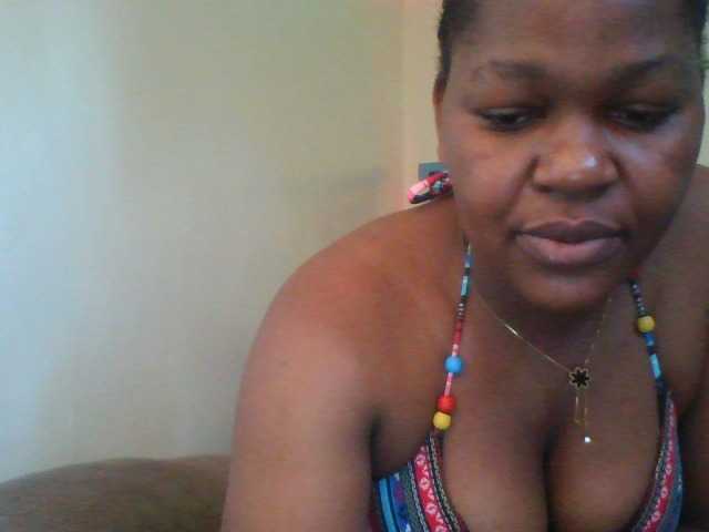 le modèle mysticmoments est en webcam porno dans un show sur le site bongacams, il possède les tags suivants: Ebony,Brunette,Trimmed