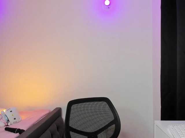 Kaylanee live cam on BongaCams